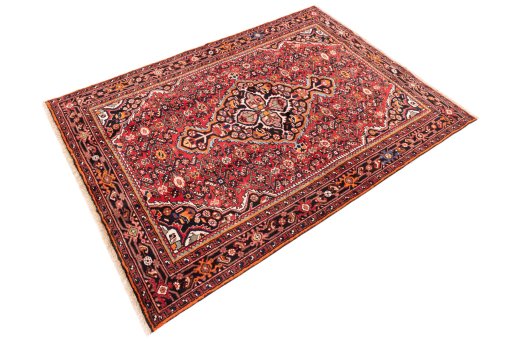 Corner detail of 1988s Hoseinabad rug showing border pattern and Wool pile