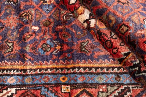 Corner detail of 1974s Hoseinabad rug showing border pattern and Wool pile