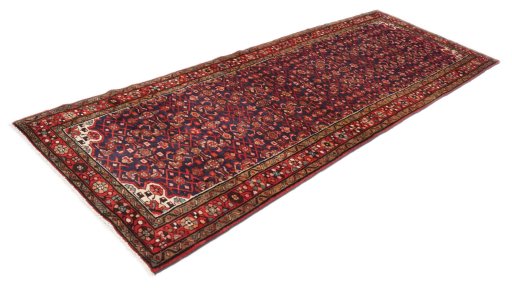 Corner detail of 2000s Hoseinabad rug showing border pattern and Wool pile