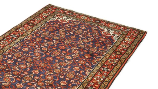 Surface texture of 2000s Hoseinabad rug with natural Wool and intricate pattern