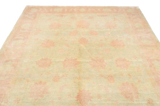 Surface texture of New Isfahan rug with natural Wool and intricate pattern