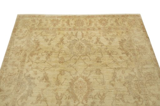 Surface texture of New Isfahan rug with natural Wool and intricate pattern
