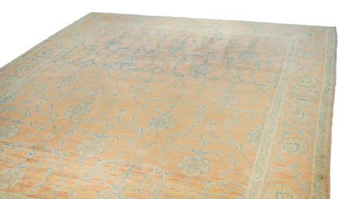 Surface texture of New Isfahan rug with natural Wool and intricate pattern