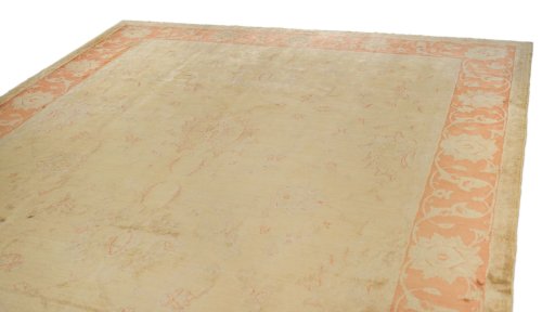 Surface texture of New Isfahan rug with natural Wool and intricate pattern