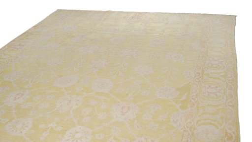 Surface texture of New Isfahan rug with natural Wool and intricate pattern