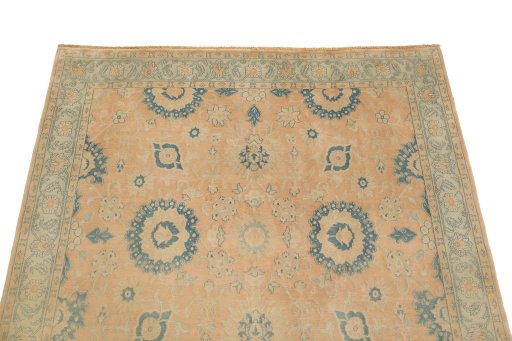 Surface texture of New Isfahan rug with natural Wool and intricate pattern