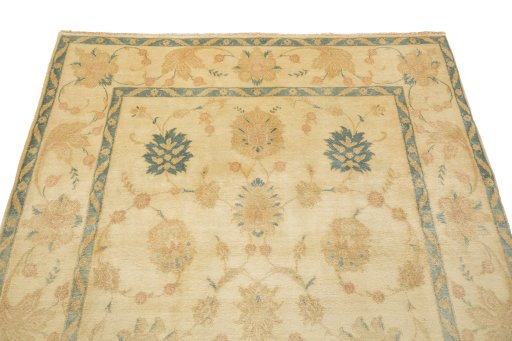 Surface texture of New Isfahan rug with natural Wool and intricate pattern