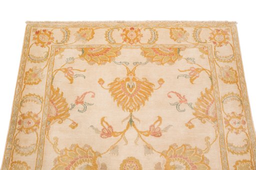 Surface texture of New Isfahan rug with natural Wool and intricate pattern