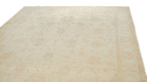 Surface texture of New Isfahan rug with natural Wool and intricate pattern