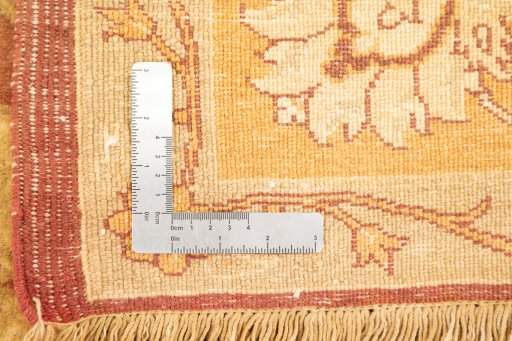 Close-up detail of New Isfahan rug from Iran / Persia showing Wool weave