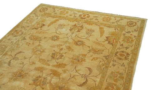 Surface texture of New Isfahan rug with natural Wool and intricate pattern
