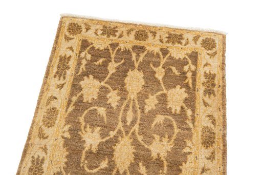 Surface texture of New Isfahan rug with natural Wool and intricate pattern