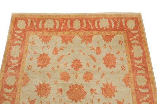 Surface texture of New Isfahan rug with natural Wool and intricate pattern