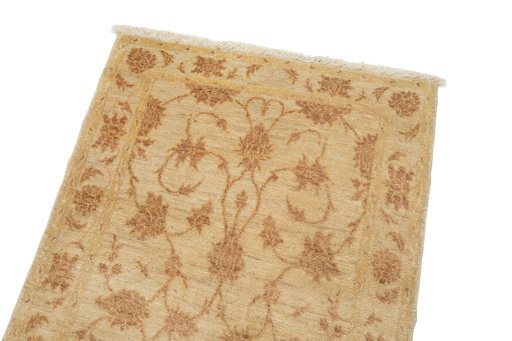Surface texture of New Isfahan rug with natural Wool and intricate pattern