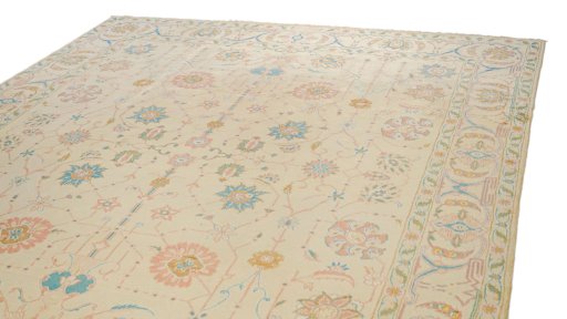 Surface texture of New Isfahan rug with natural Wool and intricate pattern