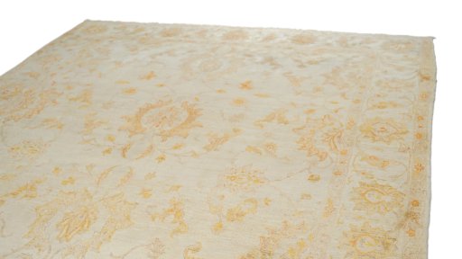 Surface texture of New Isfahan rug with natural Wool and intricate pattern