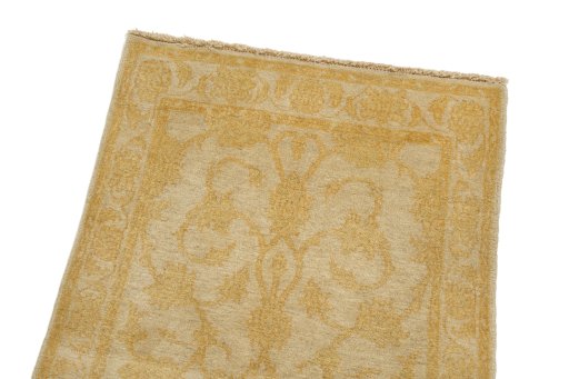 Surface texture of New Isfahan rug with natural Wool and intricate pattern