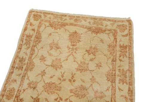Surface texture of New Isfahan rug with natural Wool and intricate pattern