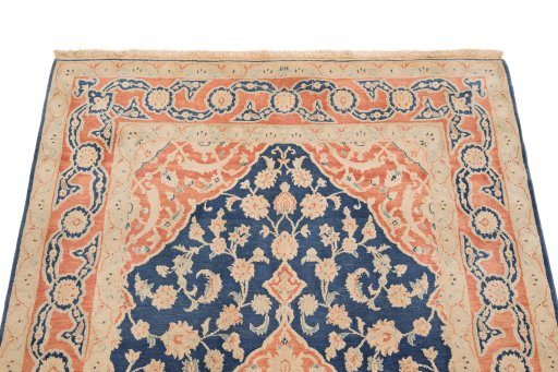 Surface texture of New Isfahan rug with natural Wool and intricate pattern