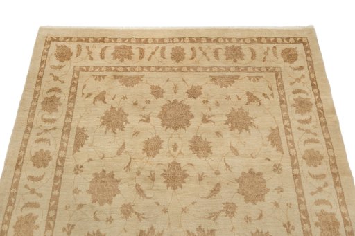 Surface texture of New Isfahan rug with natural Wool and intricate pattern