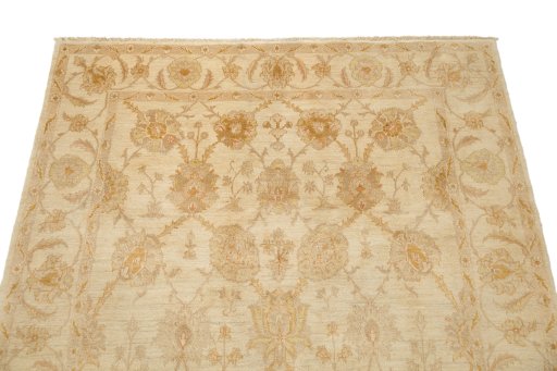 Surface texture of New Isfahan rug with natural Wool and intricate pattern