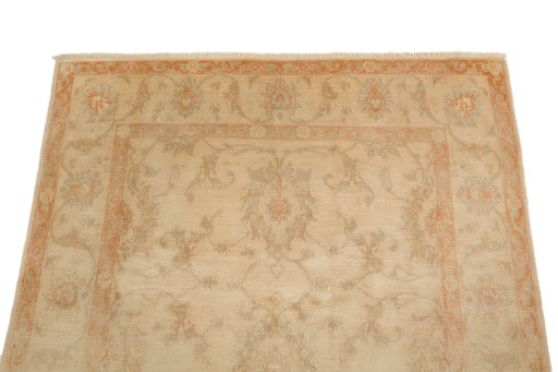 Surface texture of New Isfahan rug with natural Wool and intricate pattern