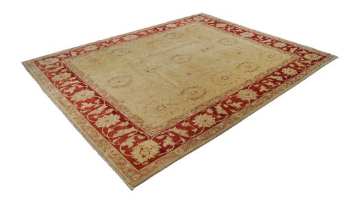Corner detail of New Isfahan rug showing border pattern and Wool pile