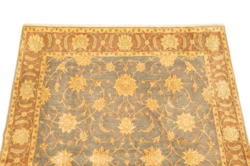 Surface texture of New Isfahan rug with natural Wool and intricate pattern