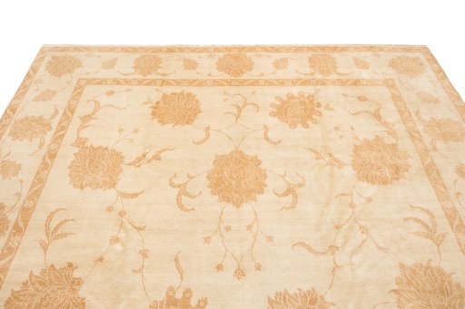 Surface texture of New Isfahan rug with natural Wool and intricate pattern