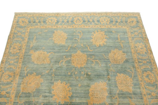 Surface texture of New Isfahan rug with natural Wool and intricate pattern
