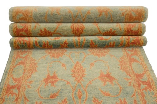 Corner detail of New Isfahan rug showing border pattern and Wool pile