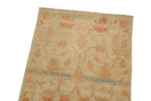 Surface texture of New Isfahan rug with natural Wool and intricate pattern