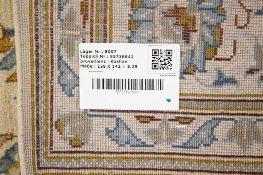 Close-up detail of 1950s Kashan rug from Iran / Persia showing Wool weave