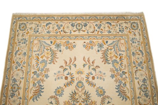 Surface texture of 1950s Kashan rug with natural Wool and intricate pattern