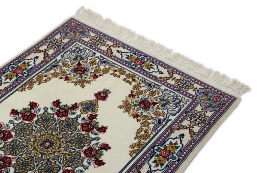 Surface texture of New Isfahan rug with natural Wool and intricate pattern