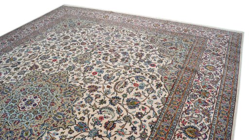 Surface texture of 1980s Kashan rug with natural Wool and intricate pattern