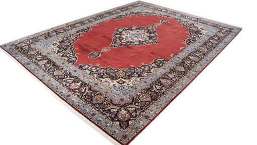 Corner detail of 1980s Kashan rug showing border pattern and Wool pile