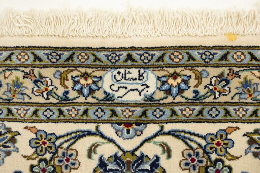 Close-up detail of 1990s Kashan rug from Iran / Persia showing Wool weave