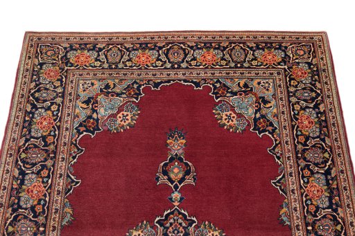 Surface texture of 1940s Kashan rug with natural Wool and intricate pattern
