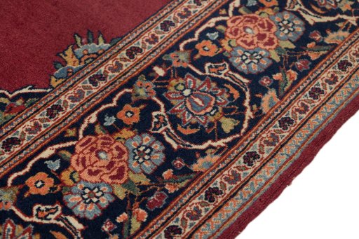 Close-up detail of 1940s Kashan rug from Iran / Persia showing Wool weave