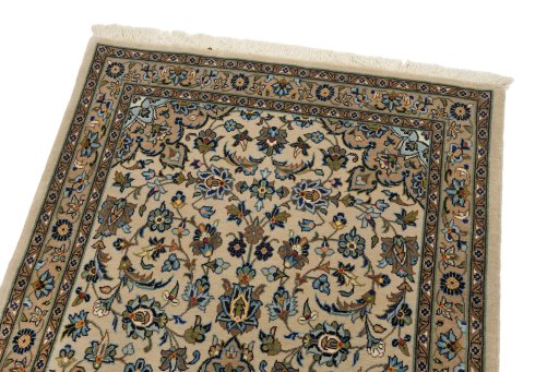 Surface texture of 1990s Kashan rug with natural Wool and intricate pattern