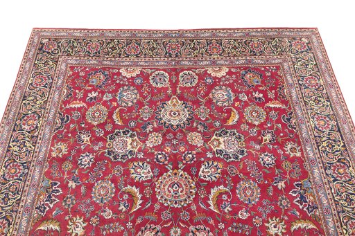 Surface texture of 1950s Kashan rug with natural Wool and intricate pattern