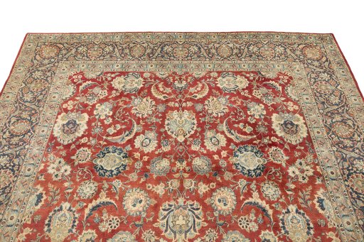 Surface texture of 1950s Kashan rug with natural Wool and intricate pattern