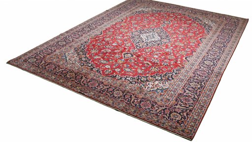 Surface texture of 2000s Kashan rug with natural Wool and intricate pattern