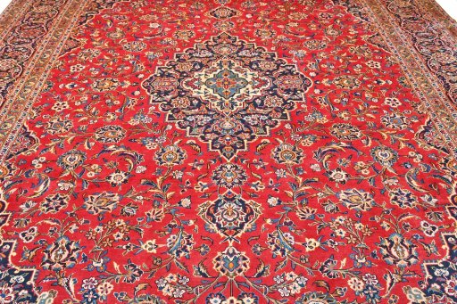 Central medallion detail of 2000s Kashan rug from Iran / Persia