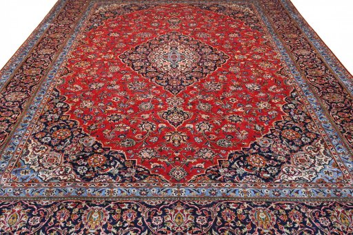 Surface texture of 2000s Kashan rug with natural Wool and intricate pattern