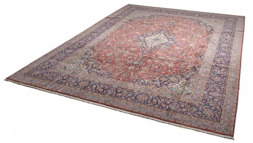 Close-up detail of New Kashan rug from Iran / Persia showing Cork weave