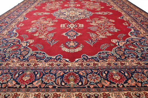 Corner detail of 1930s Kashan rug showing border pattern and Wool pile