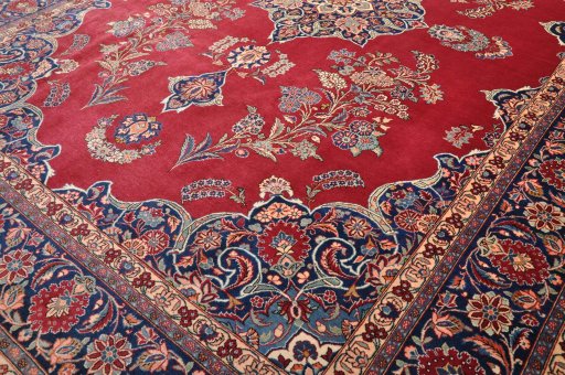 Close-up detail of 1930s Kashan rug from Iran / Persia showing Wool weave