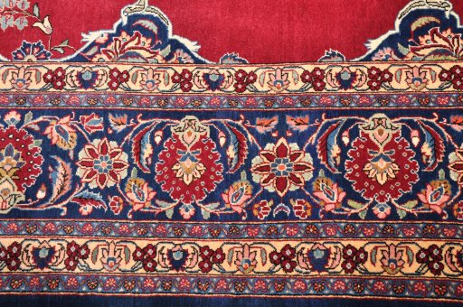 Surface texture of 1930s Kashan rug with natural Wool and intricate pattern